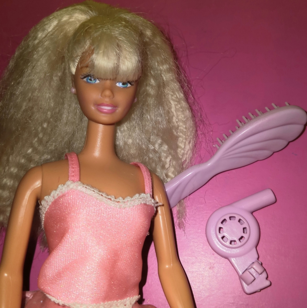 Barbie Doll Twirling Make Up With Brush